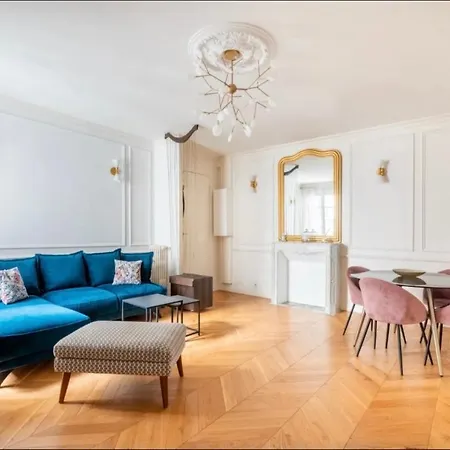 Beautiful Eiffel Tower 2 Bdr Apartment *